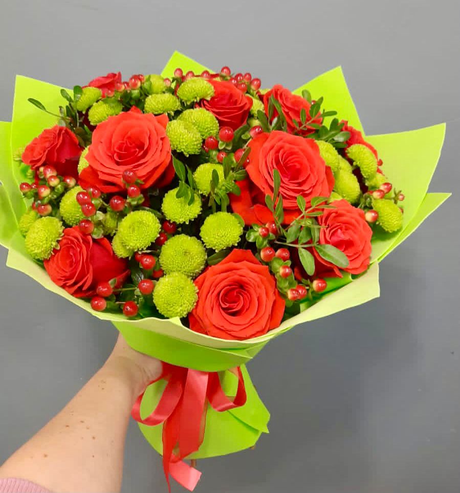 Букет цветов из: Хризантемы и Розы в Углянце