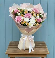 Букет цветов из:  Гвоздики, Орхидеи и Розы в Углянце