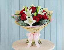 Букет цветов из:  Лилии и Розы в Углянце