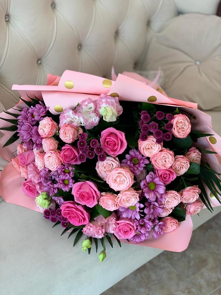 Букет цветов из: Хризантемы, Розы и Лизиантусы в Углянце