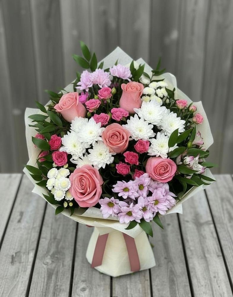 Букет цветов из: Альстромерии, Гвоздики, Розы и Хризантемы в Углянце