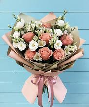 Букет цветов из:  Розы, Альстромерии и Лизиантусы в Углянце