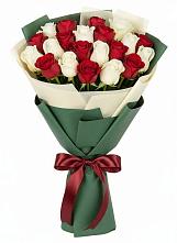 Букет Микс из красных и белых роз в Углянце