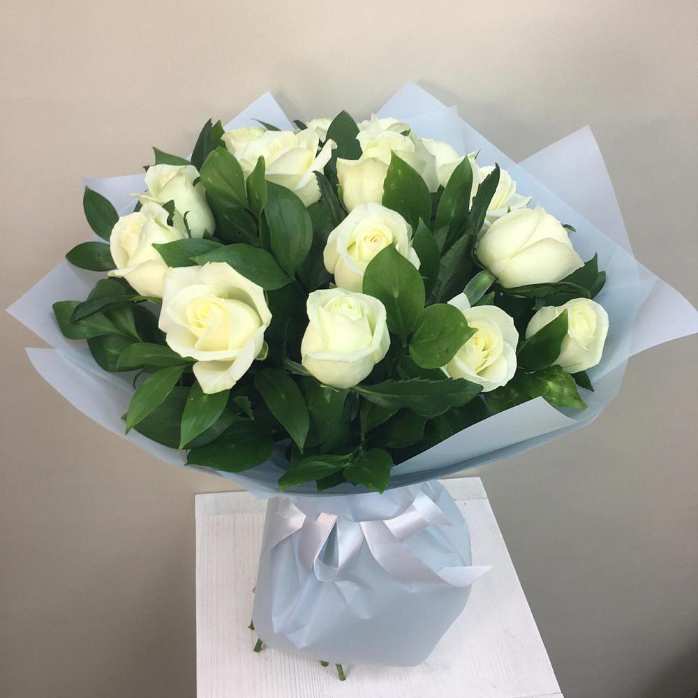 Букет 15 Белых роз Проуд в Углянце