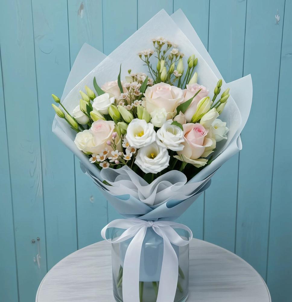 Букет цветов из: Розы и Лизиантусы в Углянце