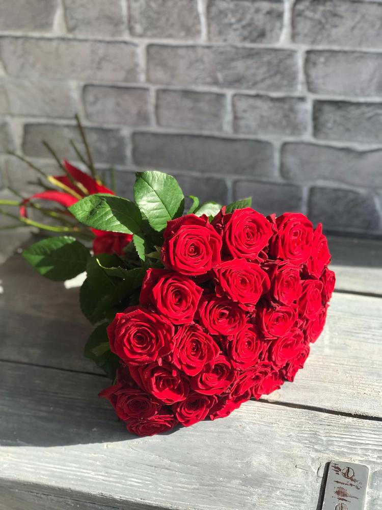 Букет Красные розы Фридом в Углянце