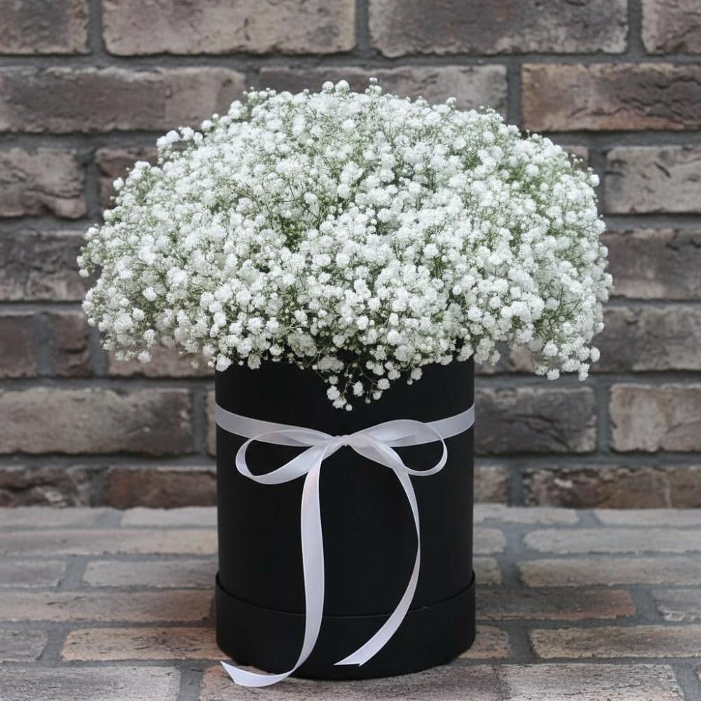 Цветочная композиция из Гипсофила в шляпной коробке в Углянце