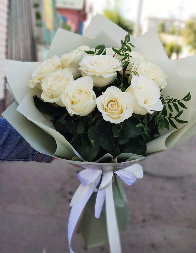 Букет Белые розы Проуд в Углянце