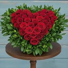 Цветочная композиция из Розы в виде сердца в Углянце