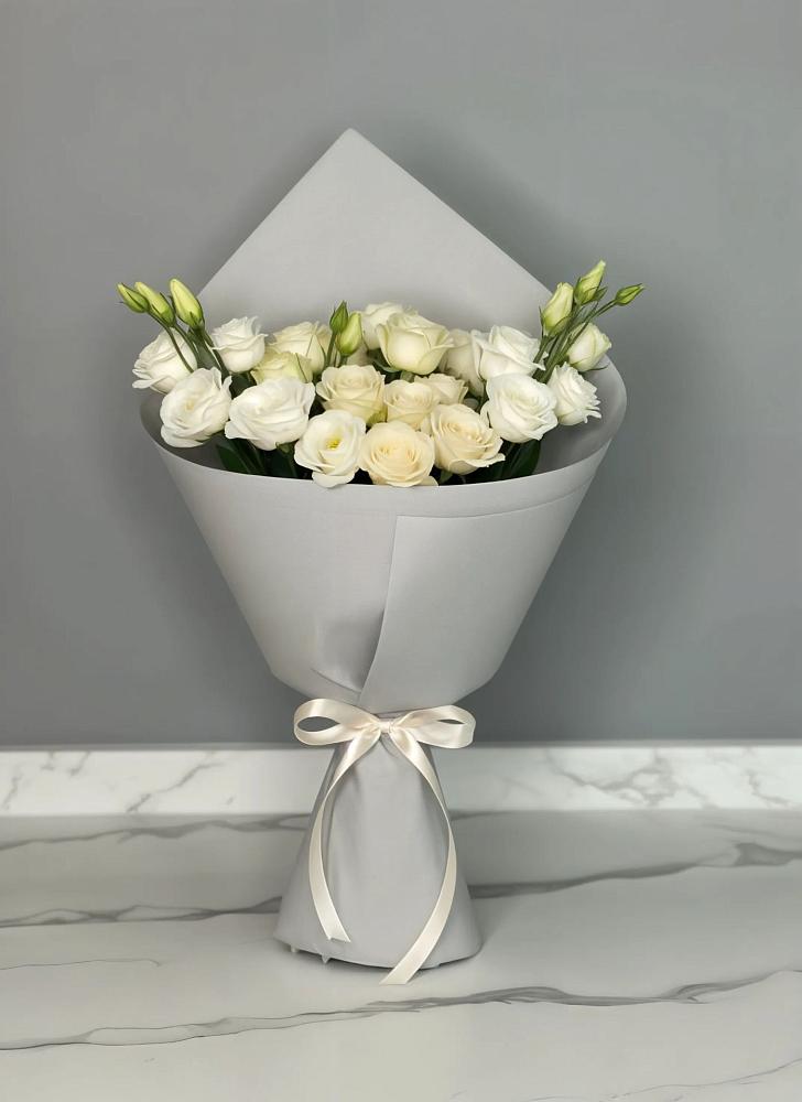 Букет цветов из: Розы и Лизиантусы в Углянце