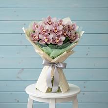 Букет цветов из:  Орхидеи и Розы в Углянце