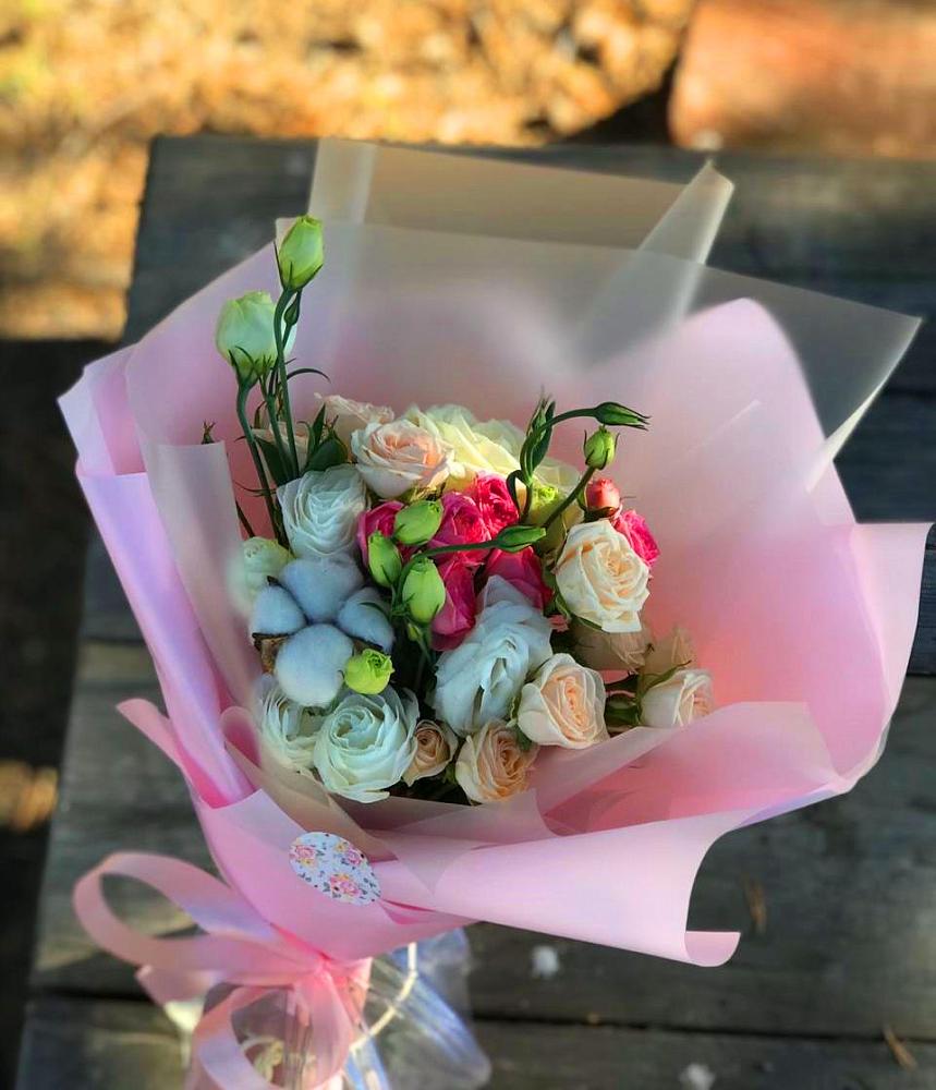 Букет цветов из: Розы и Лизиантусы в Углянце