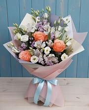 Букет цветов из:  Лизиантусы, Розы, Альстромерии и Гипсофила #REPLACE_PRED# Углянце