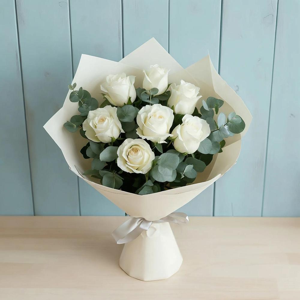 Букет Белые розы в Эвкалипте в Углянце
