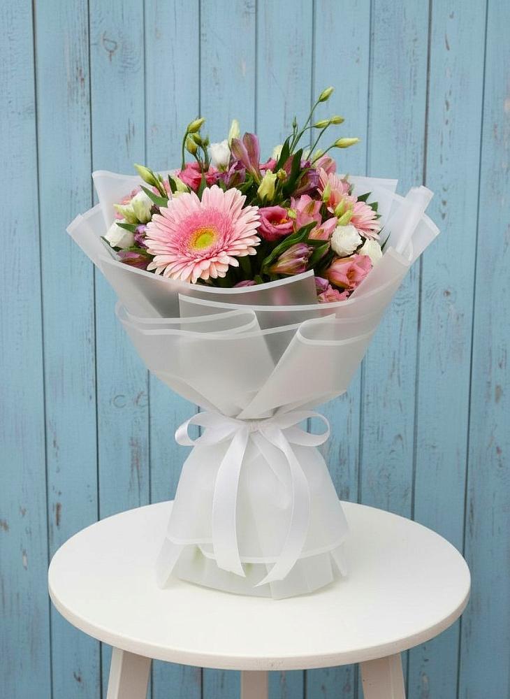 Букет цветов из: Герберы, Альстромерии и Лизиантусы в Углянце