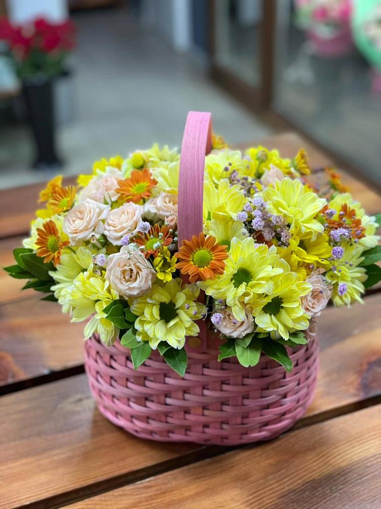 Цветочная композиция из Хризантемы и Розы в корзине в Углянце