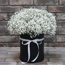 Цветочная композиция из Гипсофила в шляпной коробке в Углянце