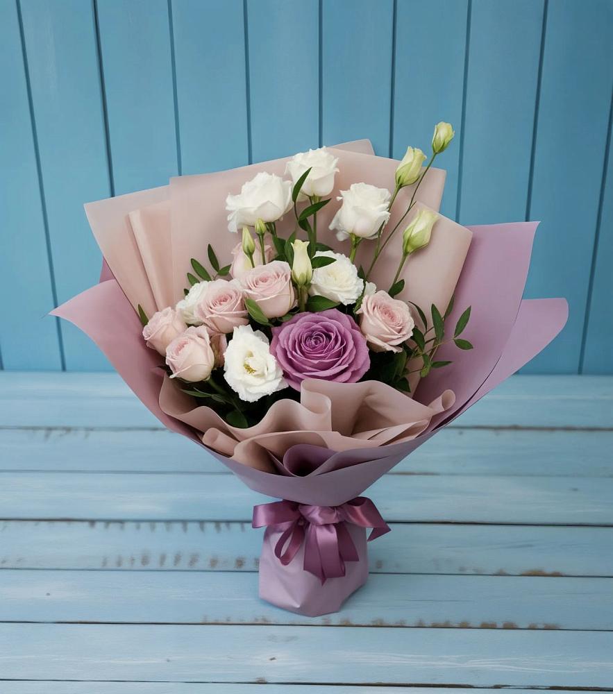 Букет цветов из: Розы и Лизиантусы в Углянце